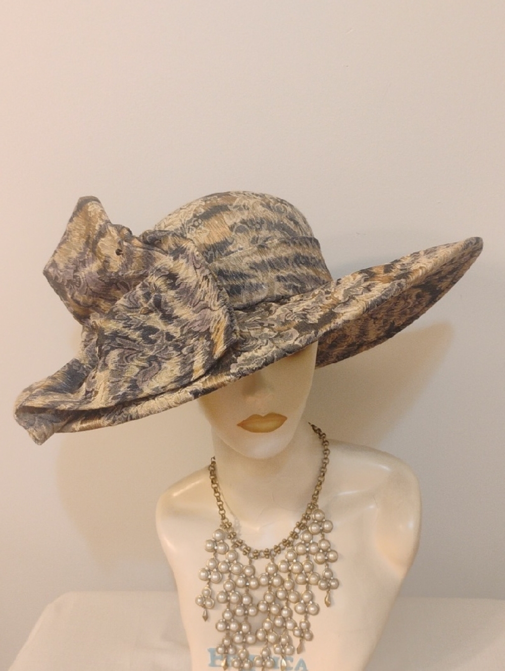 Classy Ladies Wide Brim Floral Pattern Women's Hat in Beige and Gray